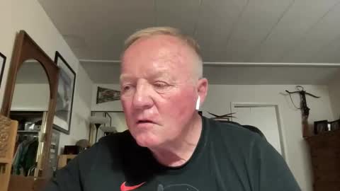 Snapshot of cookoosnest chatting on 25, 3, 2026 cookoosnest online show from 25, 3, 2026