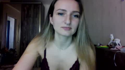 Snapshot of cora_fora chatting on 6, 4, 2026 cora_fora online show from 6, 4, 2026