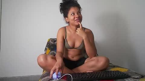 Snapshot of coraline_777 chatting on 16, 11, 2025 coraline_777 online show from 16, 11, 2025