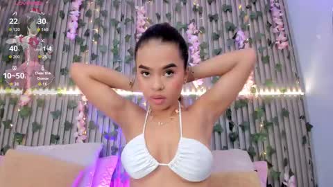 coralineross_ online show from 10, 11, 2025
