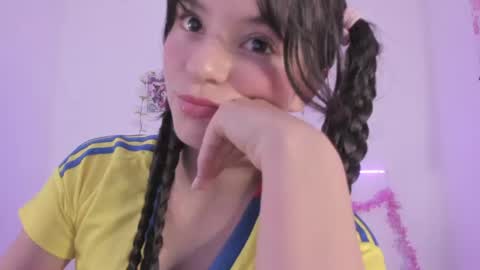 Coraline uwu     Bienvenidos al dulce mundo de Coraline    Hola amores soy Coraline  Una chica  tierna juguetona online show from 17, 6, 2026