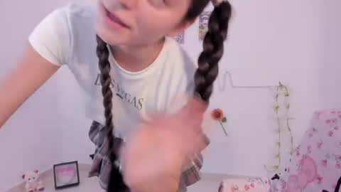 Snapshot of coralinexxx07 chatting on 16, 7, 2026 Coraline uwu Bienvenidos al dulce mundo de Coraline Hola amores soy Coraline Una chica tierna juguetona online show from 16, 7, 2026