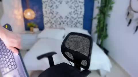   online show from 21, 10, 2025