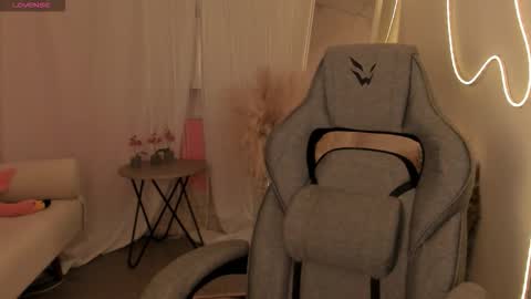 Snapshot of coramiel chatting on 18, 3, 2026 little girl who is always right or just Cora online show from 18, 3, 2026