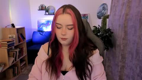 Snapshot of coramiel chatting on 18, 4, 2026 little girl who is always right or just Cora online show from 18, 4, 2026