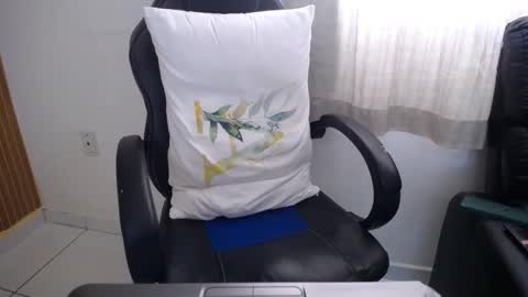 Snapshot of corolaxxl chatting on 4, 3, 2026 corolaxxl online show from 4, 3, 2026