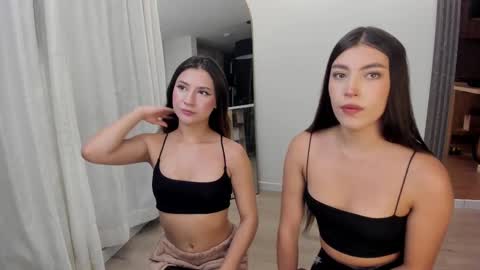 couple_funnyy online show from 11, 3, 2025