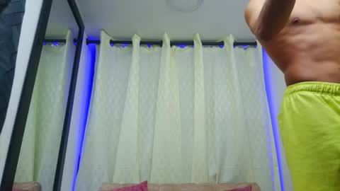 Snapshot of couple_hot_xxxz chatting on 30, 3, 2026 couple_hot_xxxz online show from 30, 3, 2026