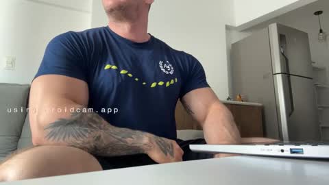 Snapshot of couplemuscle40 chatting on 30, 9, 2025 couplemuscle40 online show from 30, 9, 2025