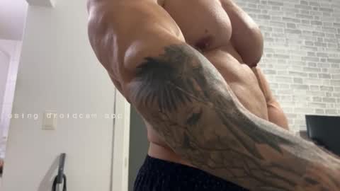 couplemuscle40 online show from 25, 2, 2026