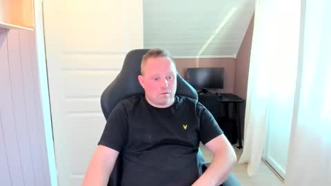 Snapshot of coupleofnor chatting on 9, 5, 2026 coupleofnor online show from 9, 5, 2026