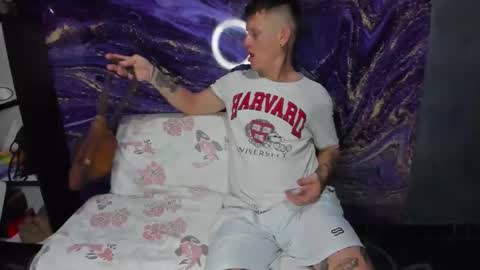 crazy_acouple_donpillo online show from 9, 11, 2025