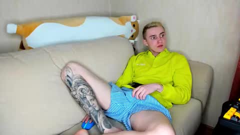 Snapshot of crazybottom99 chatting on 26, 2, 2025 Alex online show from 26, 2, 2025