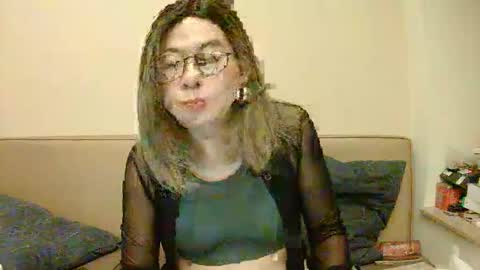 Snapshot of crazychika chatting on 19, 10, 2025 Kelly online show from 19, 10, 2025