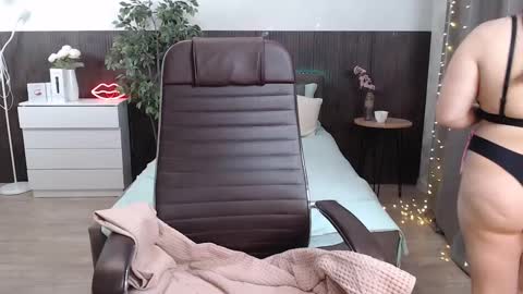 Crazyy Girl  online show from 22, 12, 2024