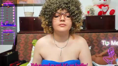 Snapshot of crazzy_pussy chatting on 26, 4, 2026 Ana online show from 26, 4, 2026