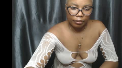 Snapshot of creamy_xvanila chatting on 6, 5, 2026 venessa online show from 6, 5, 2026