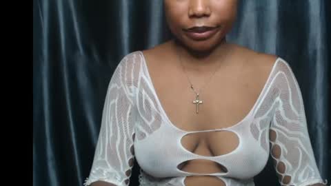 Snapshot of creamy_xvanila chatting on 7, 5, 2026 venessa online show from 7, 5, 2026