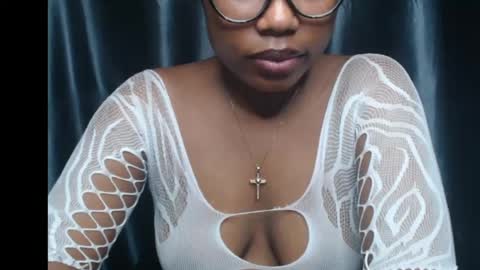 Snapshot of creamy_xvanila chatting on 8, 5, 2026 venessa online show from 8, 5, 2026