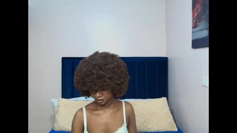 Snapshot of creamybabee chatting on 21, 12, 2025 queen online show from 21, 12, 2025