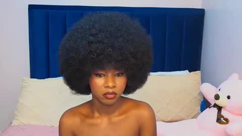 Snapshot of creamybabee chatting on 23, 4, 2026 queen online show from 23, 4, 2026