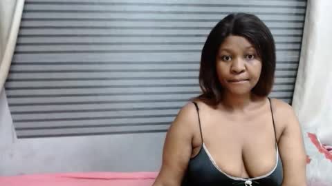 Snapshot of creamycaramelpussy chatting on 29, 9, 2025 zoey online show from 29, 9, 2025