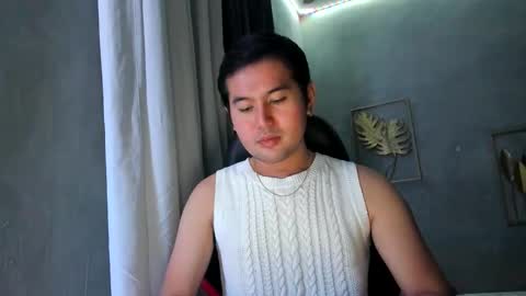 Snapshot of creamynow chatting on 5, 1, 2025 BareCreamyCum online show from 5, 1, 2025