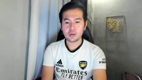 Snapshot of creamynow chatting on 8, 1, 2025 BareCreamyCum online show from 8, 1, 2025