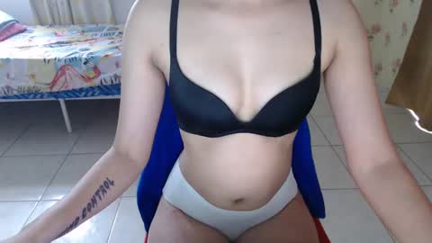 Snapshot of creamypussy18x chatting on 4, 3, 2025 creamypussy18x online show from 4, 3, 2025
