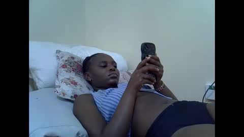 Snapshot of creamyypussyy chatting on 11, 3, 2026 creamyypussyy online show from 11, 3, 2026