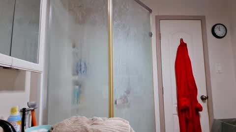 Snapshot of creeeping_death chatting on 12, 12, 2024 The hopeless romantic online show from 12, 12, 2024