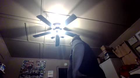 Snapshot of creeeping_death chatting on 25, 12, 2024 The hopeless romantic online show from 25, 12, 2024