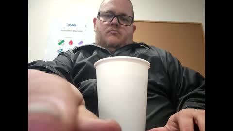 Snapshot of creeeping_death chatting on 3, 1, 2025 The hopeless romantic online show from 3, 1, 2025