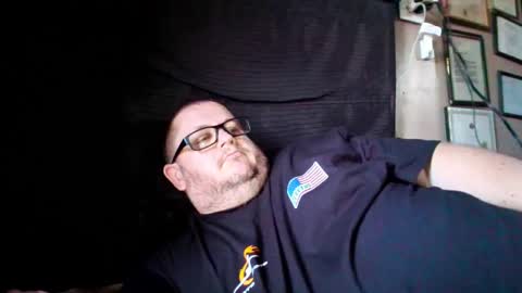 Snapshot of creeeping_death chatting on 12, 9, 2025 The hopeless romantic online show from 12, 9, 2025