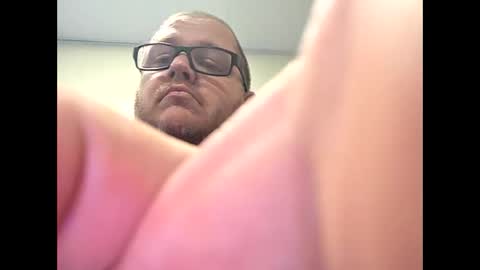 Snapshot of creeeping_death chatting on 7, 11, 2025 The hopeless romantic online show from 7, 11, 2025