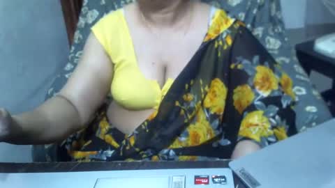 Snapshot of crezybhabihot chatting on 2, 3, 2025 Sonika69 online show from 2, 3, 2025