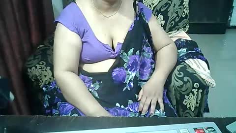 Snapshot of crezybhabihot chatting on 8, 9, 2025 Sonika69 online show from 8, 9, 2025