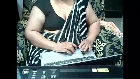 Snapshot of crezybhabihot chatting on 25, 9, 2025 Sonika69 online show from 25, 9, 2025