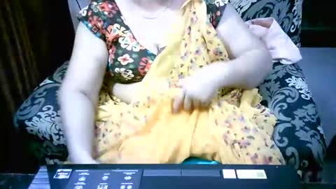 Snapshot of crezybhabihot chatting on 2, 10, 2025 Sonika69 online show from 2, 10, 2025