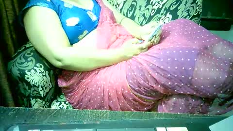 Snapshot of crezybhabihot chatting on 5, 11, 2025 Sonika69 online show from 5, 11, 2025