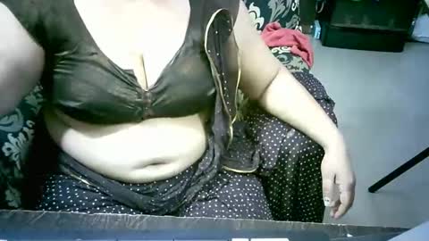 Snapshot of crezybhabihot chatting on 5, 12, 2025 Sonika69 online show from 5, 12, 2025