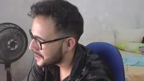 Snapshot of cris_simons chatting on 3, 12, 2024 cris_simons online show from 3, 12, 2024