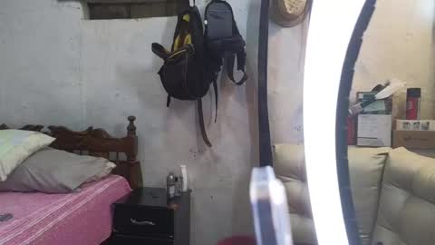 Snapshot of cris_simons chatting on 19, 2, 2025 cris_simons online show from 19, 2, 2025