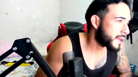 Snapshot of cris_simons chatting on 2, 11, 2025 cris_simons online show from 2, 11, 2025