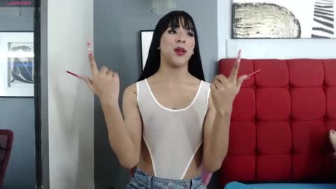 Snapshot of crisevanz18 chatting on 1, 2, 2025 Cris Evanz online show from 1, 2, 2025