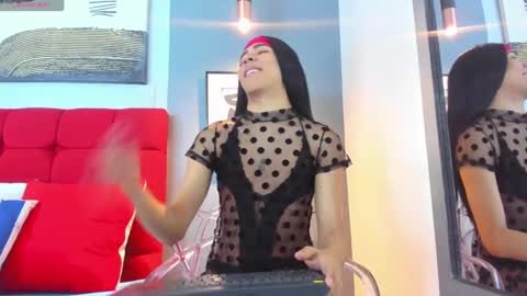 Snapshot of crisevanz18 chatting on 10, 9, 2025 Cris Evanz online show from 10, 9, 2025