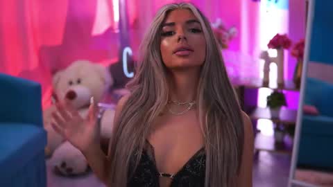 Snapshot of crisstyblair chatting on 17, 4, 2026 Crissy online show from 17, 4, 2026