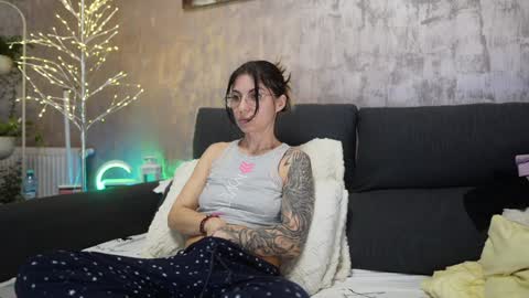 crissy_love online show from 5, 2, 2025