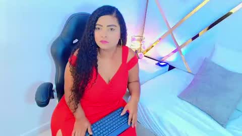 Snapshot of cristal_curly_ chatting on 24, 7, 2026 C R I S T A L online show from 24, 7, 2026
