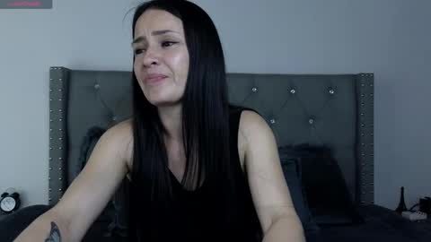  Alejandra from Wednesday to Saturday from 1000 pm to 400 am Colombian hour online show from 11, 4, 2026